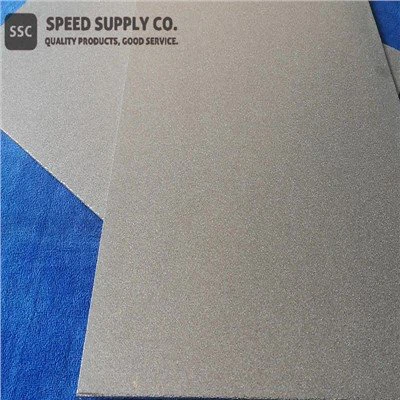 Poraina titāna loksne